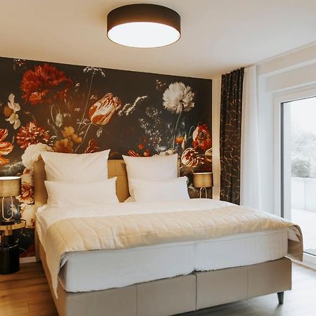 BlumenRaum - Ferienwohnung In カールスルーエ エクステリア 写真