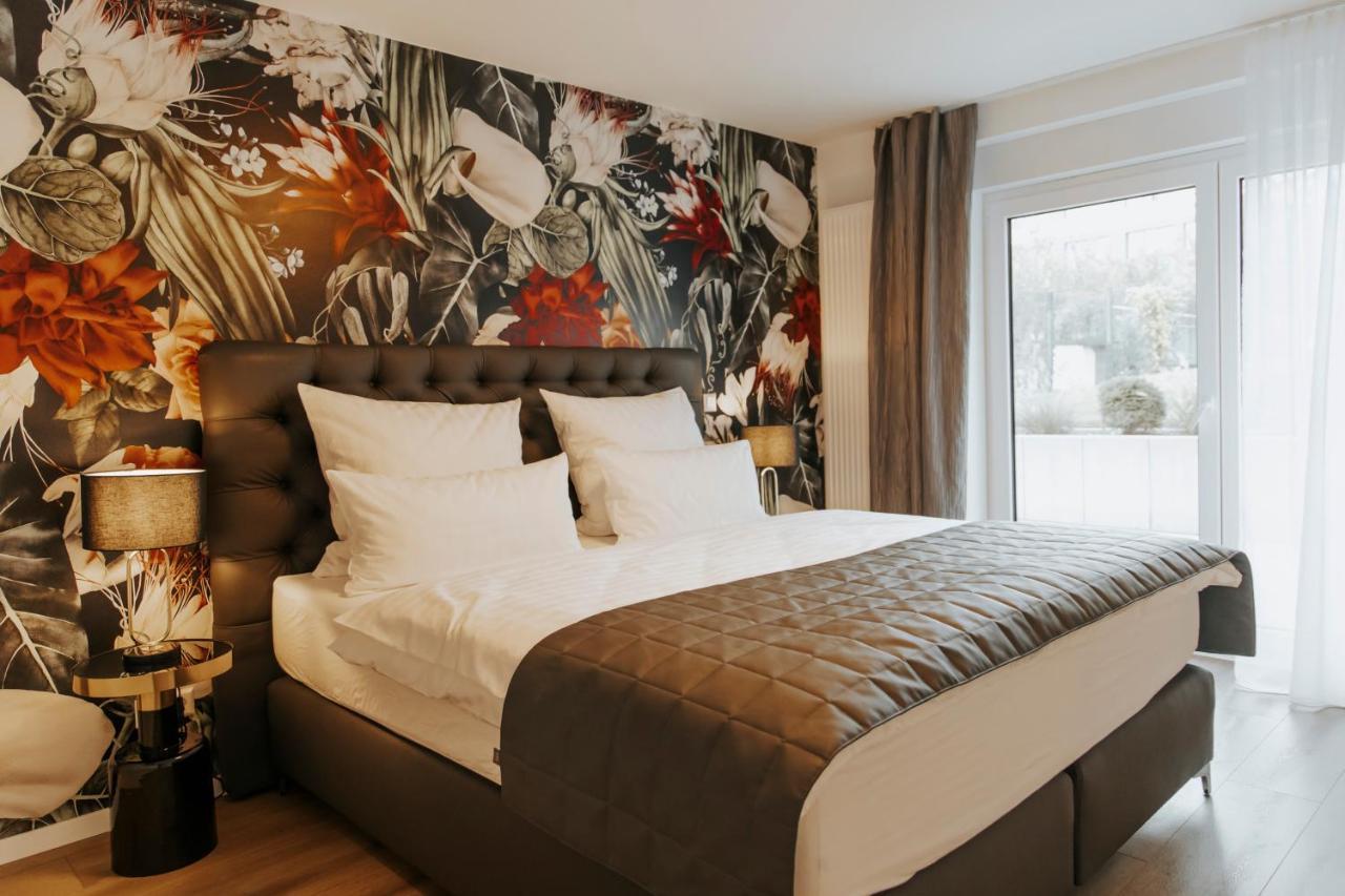 BlumenRaum - Ferienwohnung In カールスルーエ エクステリア 写真