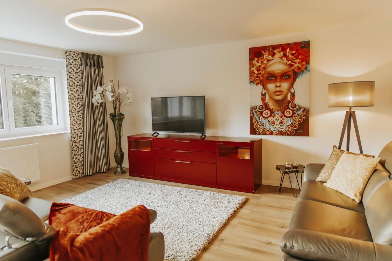 BlumenRaum - Ferienwohnung In カールスルーエ エクステリア 写真