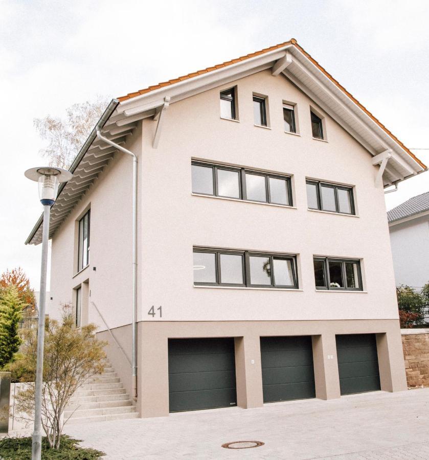 BlumenRaum - Ferienwohnung In カールスルーエ エクステリア 写真
